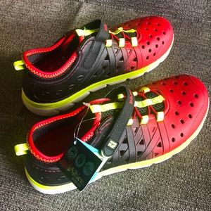 Stride Rite Red and black boys slip resistant shoes size 4 / 36